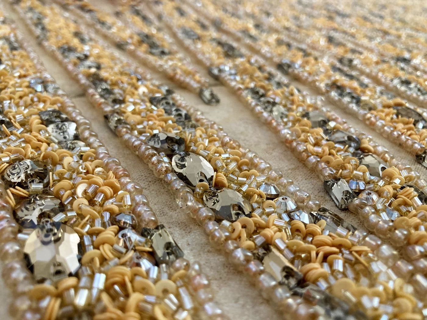 Desierto mágico- abalorios, piedras y cristales -Malla de abalorios hecha a mano