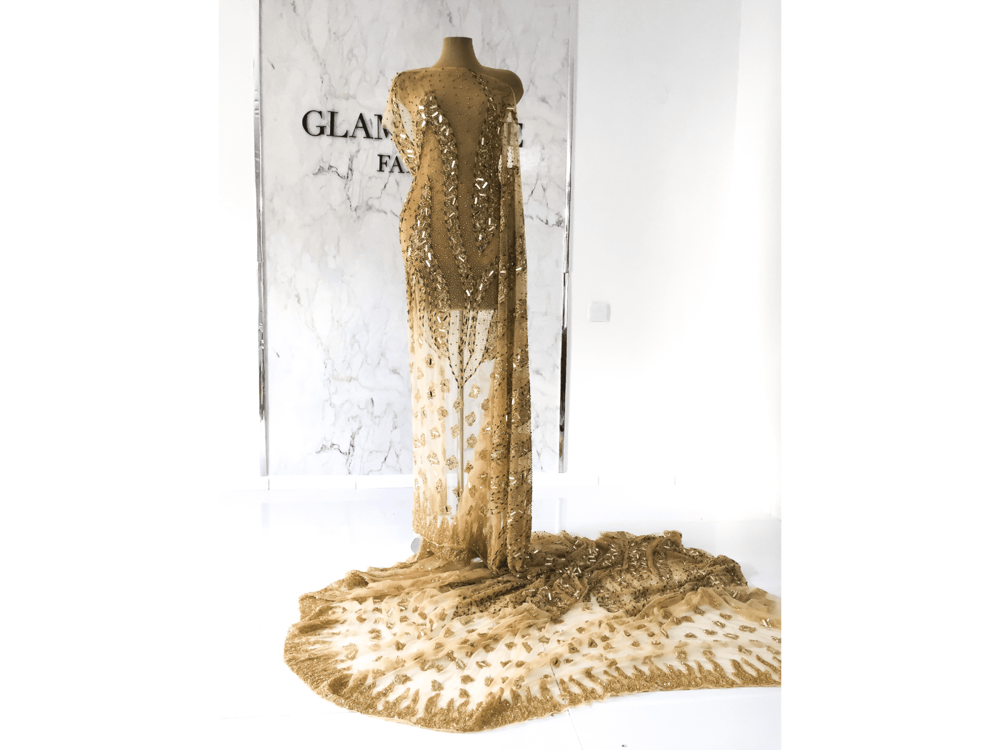 maxi vestido dorado de lujo | hecho a mano con cuentas | Glam House Fabrics